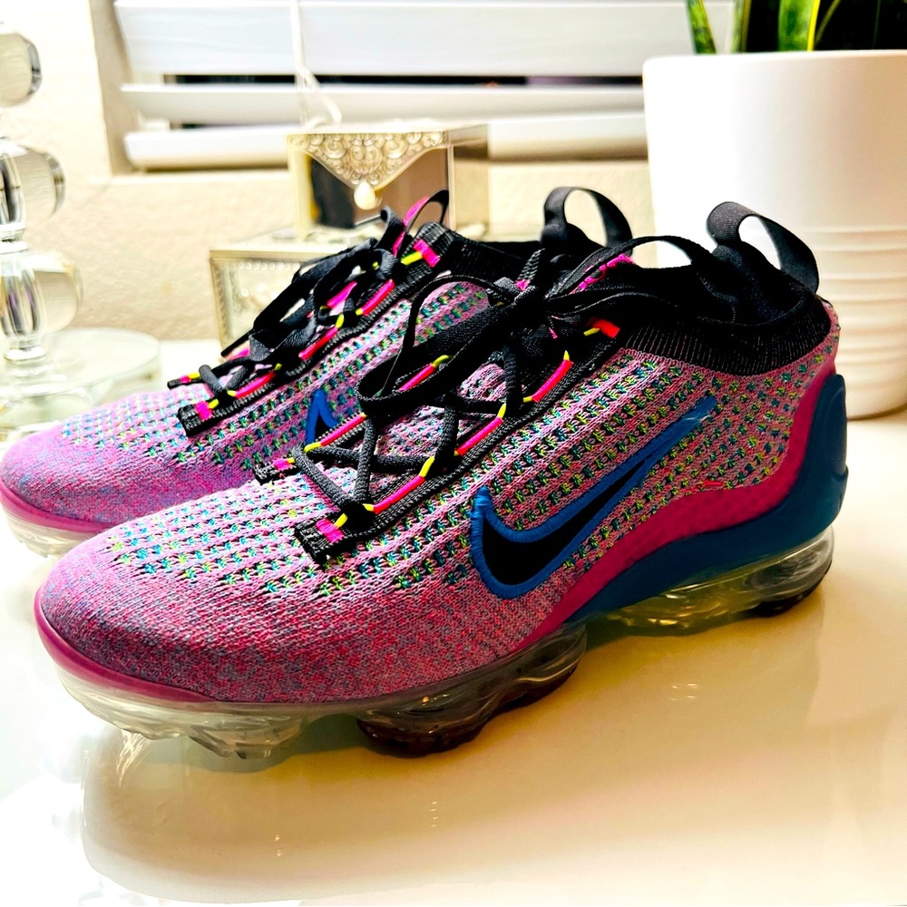 Nike Air Vapormax Flyknit
Women's 6.5